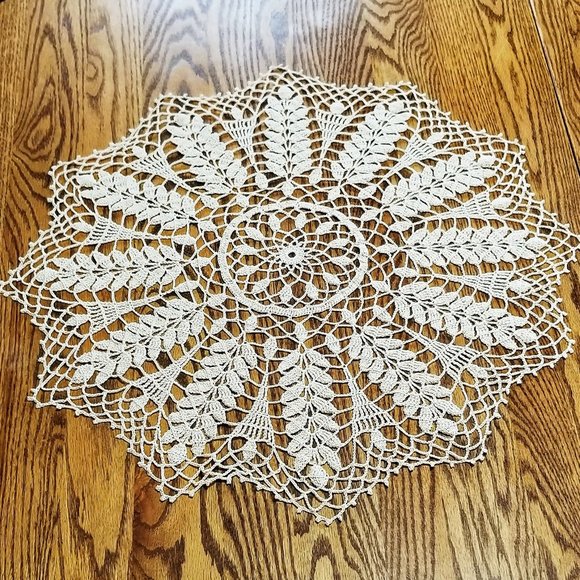 Red Heart thread Other - New Handmade Grape & Wheat Natural 23" Doily